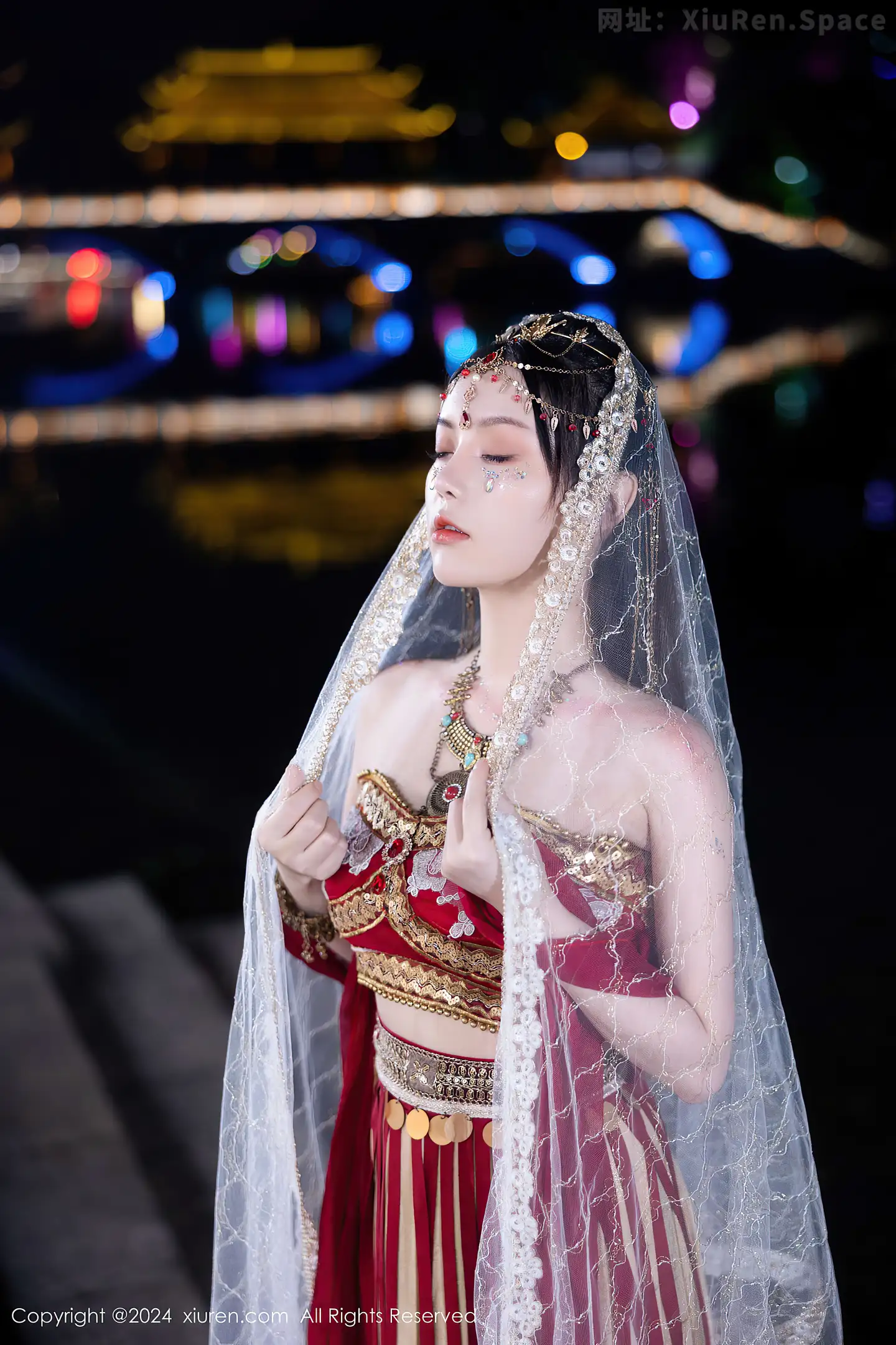 图片[4]-[XiuRen秀人网]VOL.8349 模特豆瓣酱性感红色薄纱西域服饰半脱秀丰腴身材撩人诱惑写真82P-秀人网官方网站